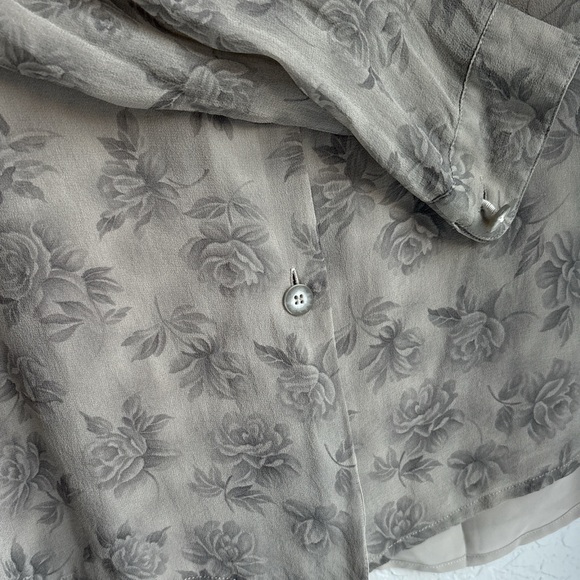 Vintage 90s Silk Liz Claiborne Neutral Floral Button-Up Blouse Petite 8 - Picture 3 of 9